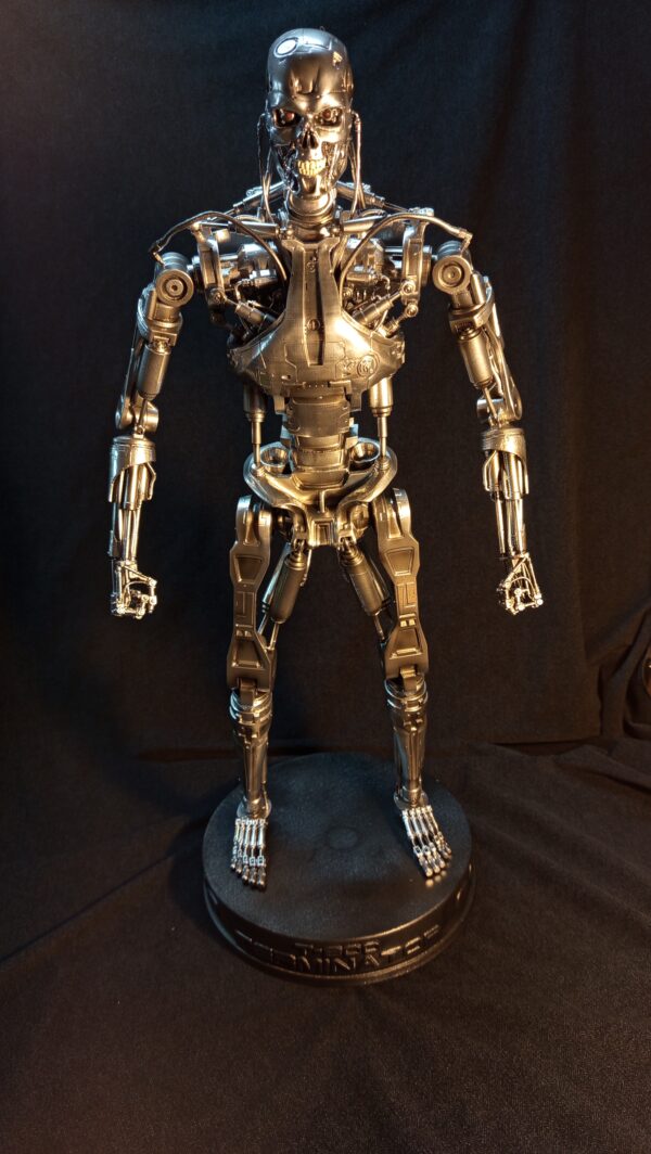 T800 Statue