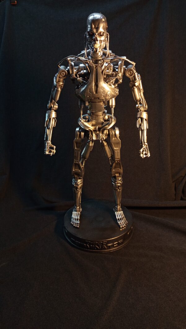 T800 Statue