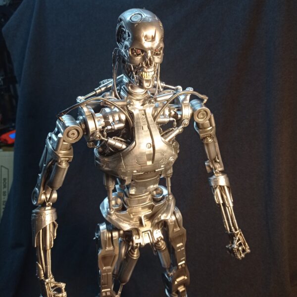 T800 Statue